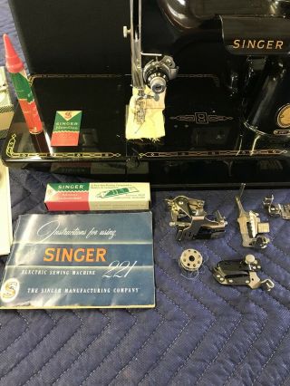 Vintage 1957 Singer 221 Featherweight Sewing Machine w/Case & Acessories - 3