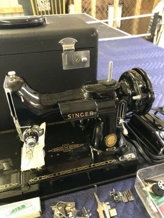 Vintage 1957 Singer 221 Featherweight Sewing Machine w/Case & Acessories - 5