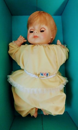 Vintage Vogue Baby Dear Doll 18  An w/Outfit 6