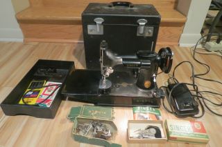 Vintage 1946 Featherweight 221 Singer Sewing Machine/case Serial Ag 808487