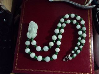 Vintage Hand Carved Light Green Jade Foo Dog Pendant Necklace Malachite Beads