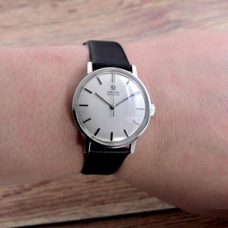 VINTAGE OMEGA AUTOMATIC SILVER DIAL DRESS MEN ' S WATCH RARE ITEMS 8