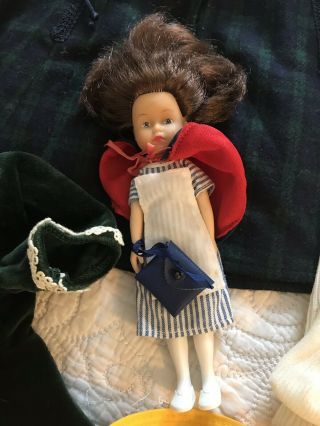 Pleasant Company,  Vintage American Girl Doll,  Molly and Accessories,  1990s 7