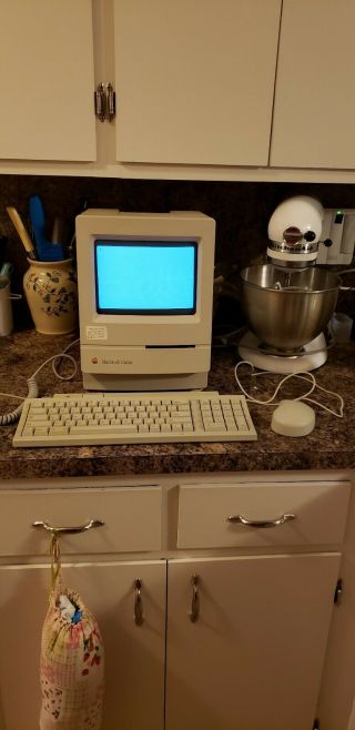 Vintage 1991 Apple Macintosh Mac Classic With And Bill Of.