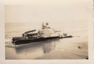 Snapshot Photo 1st Marine Division,  Japanese Tank 1942 Guadalcanal 154