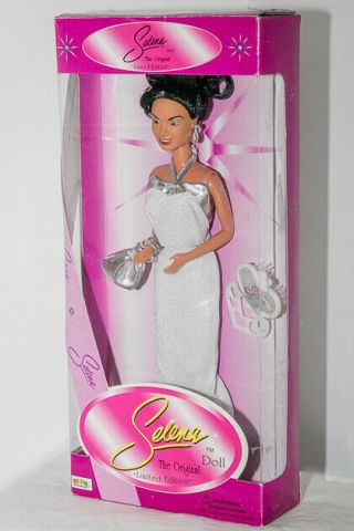 1997 SELENA Quintanilla The Limited Edition Doll vintage SILVER GOWN 2