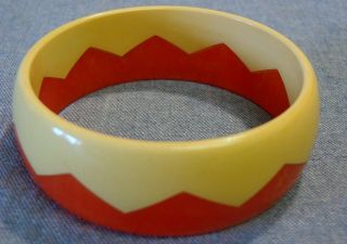 Vintage Zig - Zag Bakelite Bangle Bracelet Marbled Red & Yellow