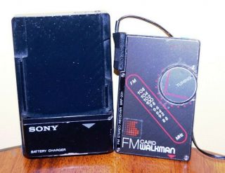 Vintage Sony Rechargeable Card Walkman Srf - 201 Radio Player & Mdr - E248 Earbuds