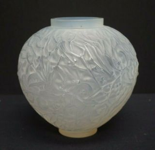 Vintage R.  Lalique Art Glass Gui Vase C.  1920s With Mistletoe