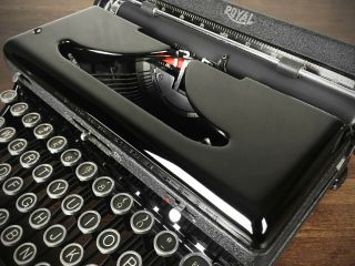 Vintage 1930s Royal Model O (model A Glossy Black) Typewriter,  Look
