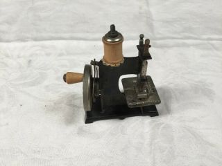 VINTAGE TIN METAL TOY GERMANY VIELFACH SEWING MACHINE WOOD SPOOL 2