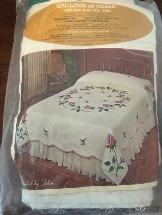 Vintage Garland Of Roses Quilt Kit By Tobin No 1428