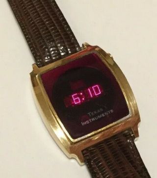 Vintage Men’s Gold Tone Texas Instruments Red Led Watch Model 104,