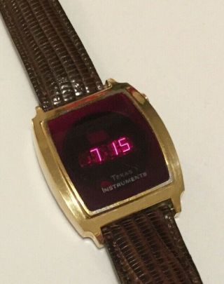Vintage Men’s Gold Tone Texas Instruments Red LED Watch Model 104, 2