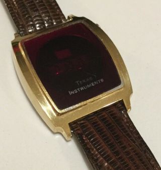 Vintage Men’s Gold Tone Texas Instruments Red LED Watch Model 104, 4