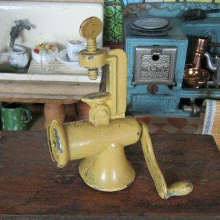 Vtg Miniature Yellow Meat Grinder Doll House Dollhouse Metal Kitchen Child 