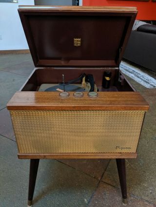 Vintage All - In - One Magnavox Tp 264 - D Record Player - Awesome Restoration Project