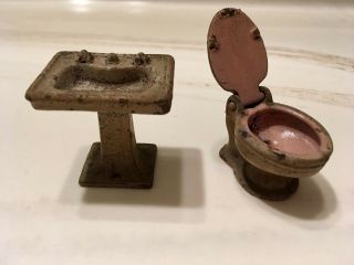 Vintage Kilgore Cast Iron Dollhouse Furniture Bathroom Toilet And Sink