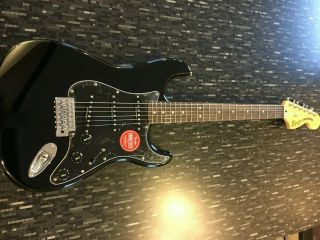 Squier By Fender Vintage Modified 70s Stratocaster Strat Rare Black