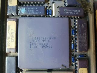 Vintage Ceramic CPU Intel MG80387SX MG80386 - 16 /B MG82370 - 16 /B on the board 2