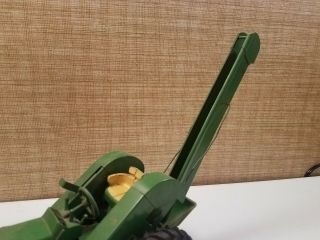 VINTAGE 1/16 JOHN DEERE 3010 TOY TRACTOR WITH LONG NOSE CORN PICKER 3