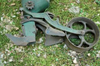 Vintage Iron Age Farm Implement Seeder Seed Planter Green Paint 8