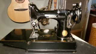 Vintage Singer Featherweight Sewing Machine Model 221 Cat 3 - 120 W Case