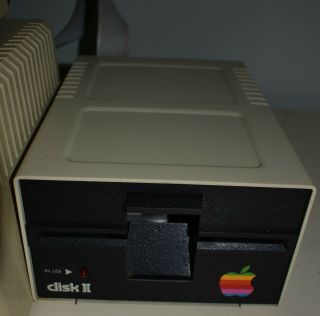 Vintage APPLE IIe Computer with Monitor,  Hard Drive,  Peripherals & Stand LOOK 3