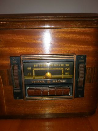 Vintage (1940 ' s) General Electric Tube Radio/Phono,  Model H - 639 AC. 3