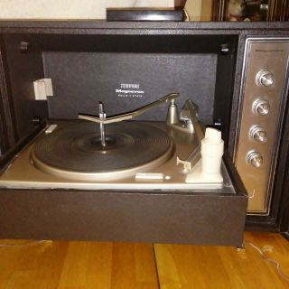 Vintage Magnavox Portable Solid State Stereo Record Player Phono Turntable