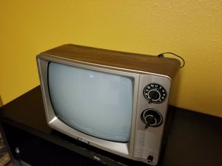 Vintage Alaron Portable B&w Tv Black And White Wood Grain Television Set 1980 