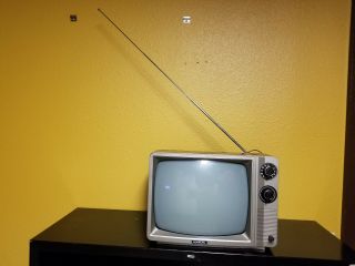 Vintage Alaron Portable B&W TV Black and White Wood Grain Television Set 1980 ' s 4
