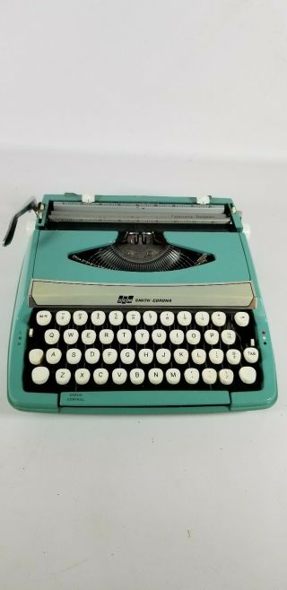 Vintage Smith Corona Corsair Deluxe Portable Typewriter Teal Blue W/case