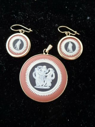 Vtg Sgd Wedgewood 14k Gold Jasperware Pink Black Classical Pendant Earrings Set