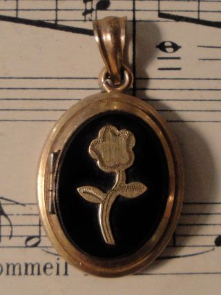 Antique Art Nouveau French Locket With Black Onyx And Flower From 1920 