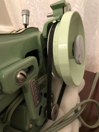 Vintage Singer 185J Sewing Machine Green - Made in Canada 8