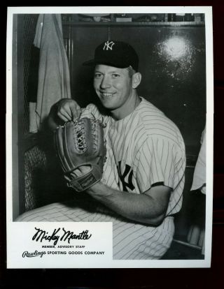 Vintage Rawlings Sporting Goods Premium Photo Mickey Mantle With Glove Nrmt