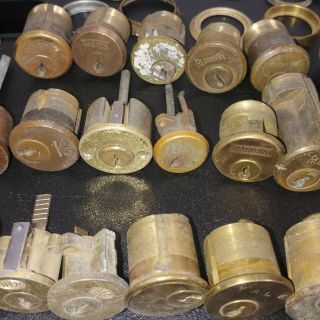 90,  Vtg Lock cylinders Schlage Sargent Yale Kwikset Ilco Penn Russwin Brass 4