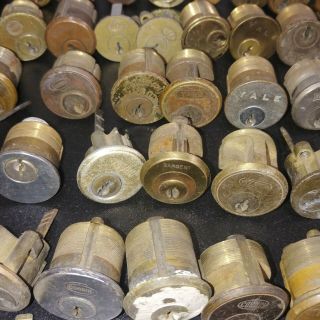 90,  Vtg Lock cylinders Schlage Sargent Yale Kwikset Ilco Penn Russwin Brass 7
