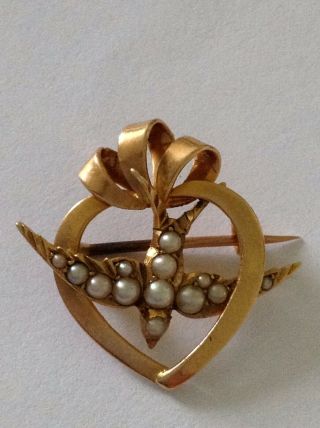 Charming Victorian 15ct Gold Seed Pearl Set Swallow & Heart Brooch