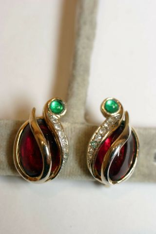 Vintage Trifari Jelly Belly Cabochon & Rhinestone Gold Tone Clip Earrings