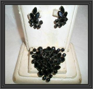 Sherman BLACK JET - JAPANNED - DOMED FLORAL CLUSTER & PISTIL MOTIF BROOCH SET NR 2