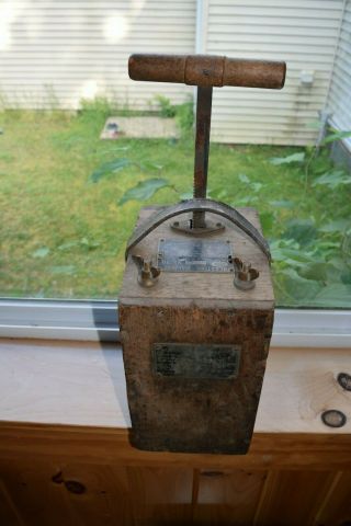 Dupont Blasting Machine No.  30 Wood Box,  Metal Company Plates Rare