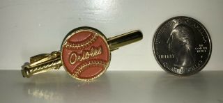 RARE VINTAGE 1960 ' s BALTIMORE ORIOLES GOLD TONE BASEBALL BAT TIE CLIP CLASP OLD 3