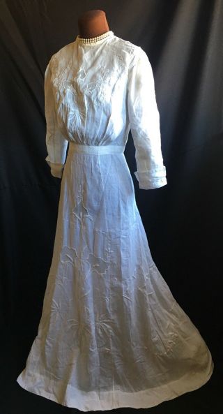 Graceful 1900s Antique Embroidered Lace Wedding Dress