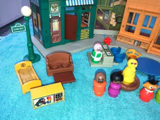 Vintage Fisher Price Little People Sesame Street Apartments 938 W Accessories 4