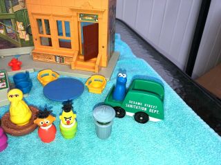 Vintage Fisher Price Little People Sesame Street Apartments 938 W Accessories 5