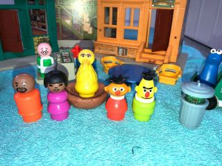 Vintage Fisher Price Little People Sesame Street Apartments 938 W Accessories 6