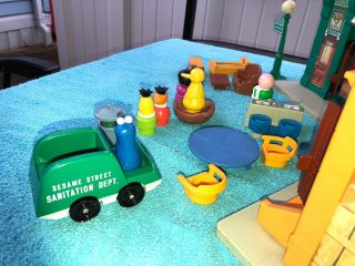 Vintage Fisher Price Little People Sesame Street Apartments 938 W Accessories 7