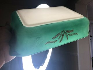 Vintage Pyrex Green Wheat 2 quart space saver with lid and cradle Pristine 3